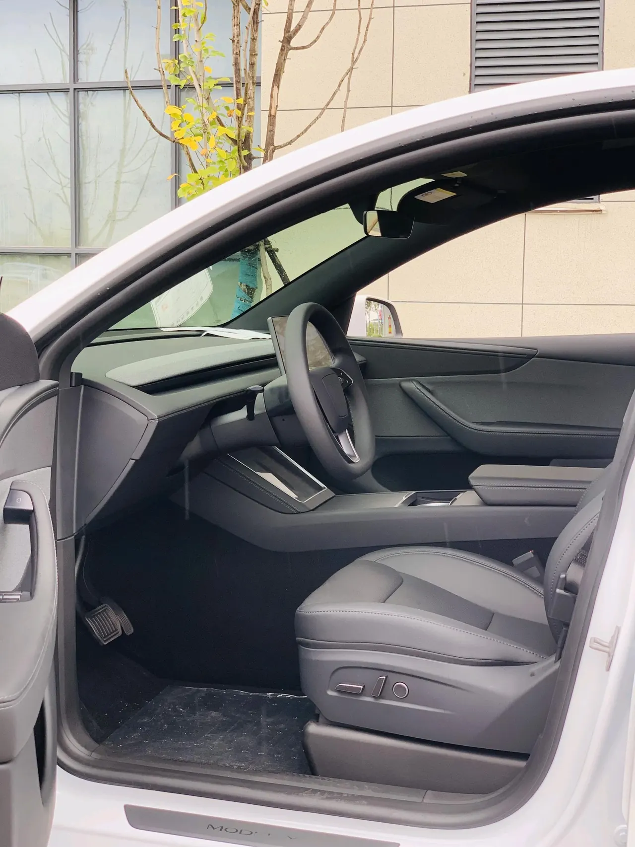 Tesla 2026 Model Y Rear-Wheel-Drive Automatic 8
