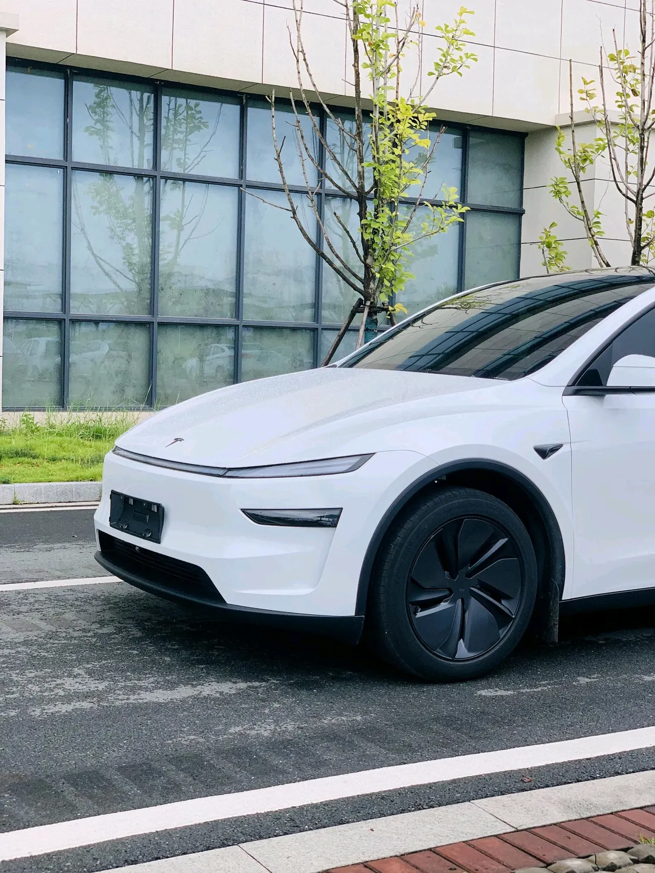 Tesla 2026 Model Y Rear-Wheel-Drive Automatic 9