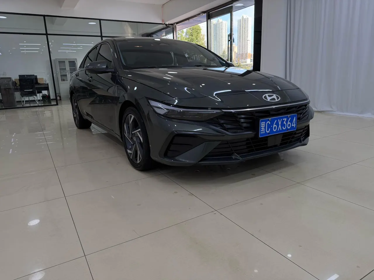 Hyundai 2022 Elantra -3-compartment 1.5 stepless LUX premium automatic gear 2