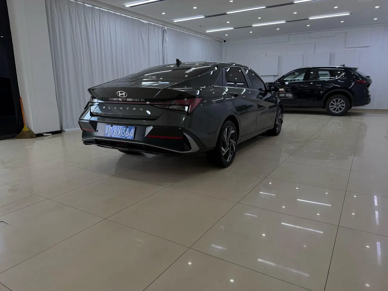 Hyundai 2022 Elantra -3-compartment 1.5 stepless LUX premium automatic gear 4