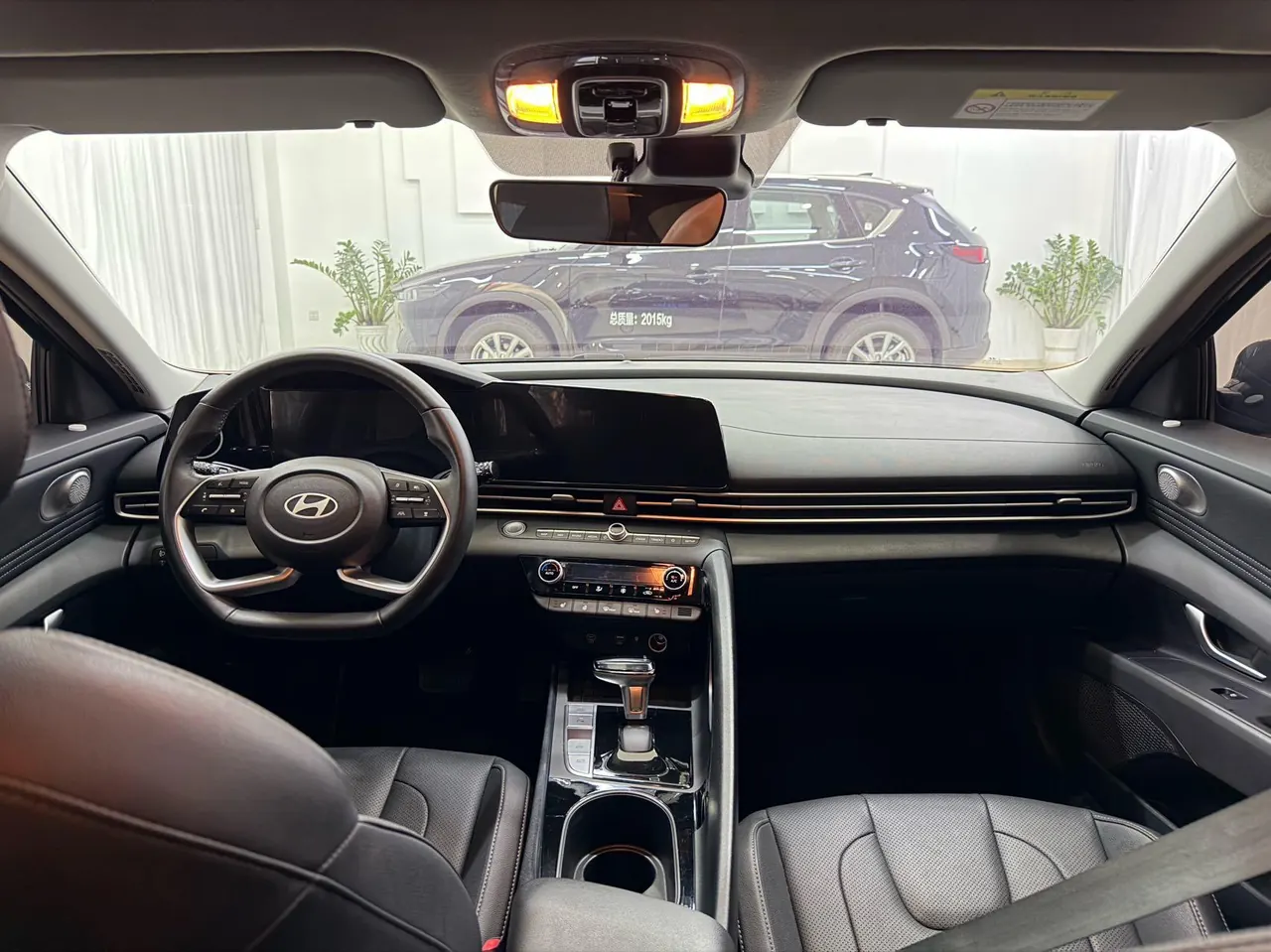 Hyundai 2022 Elantra -3-compartment 1.5 stepless LUX premium automatic gear 9
