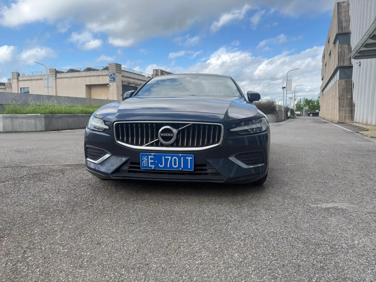 Volvo 2022 S60 48V 2.0T B4 Zhiyi Deluxe Edition Automatic Gear 2