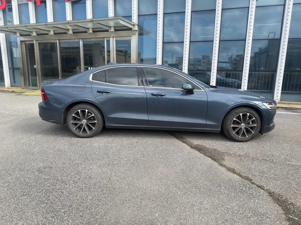Volvo 2022 S60 48V 2.0T B4 Zhiyi Deluxe Edition Automatic Gear 3