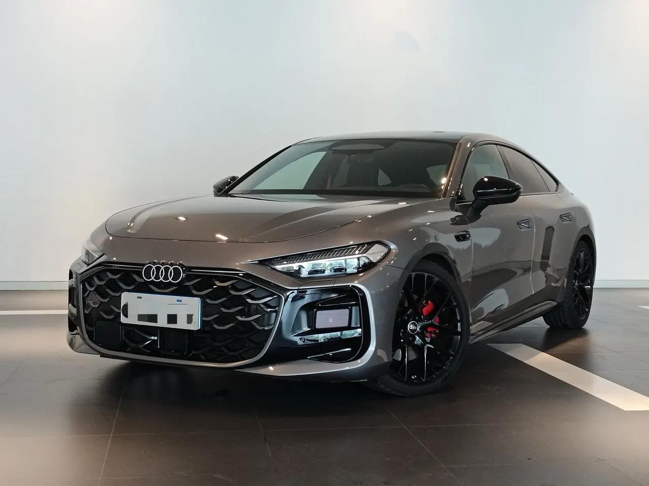 打开图片灯箱:Audi 2026 A5L Sportback 2.0TFSI Quattro First Limited Edition Automatic Gear