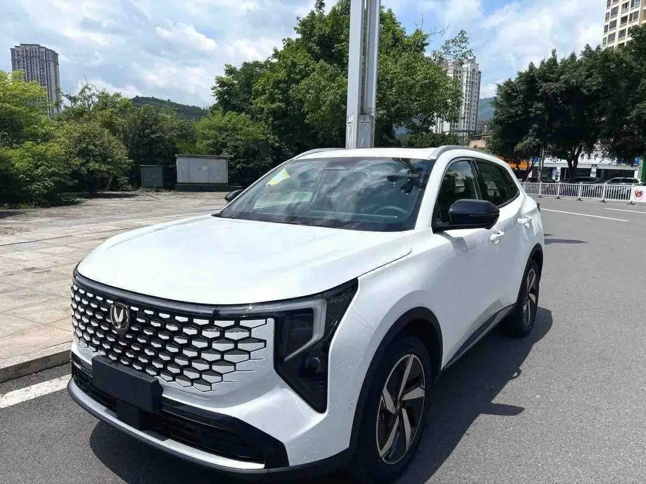 打开图片灯箱:ChangAn 2026 CS55 PLUS PHEV 1.5 Stepless Smart New Blue Whale 125km Zhiyue Edition Automatic Gear