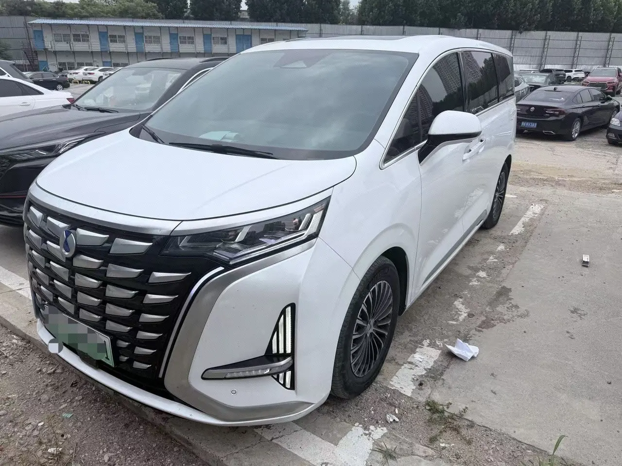 打开图片灯箱:Denza 2022 Denza D9 DM-i 1.5T Stepless 970 Four-wheel Drive Honorable Automatic Gear