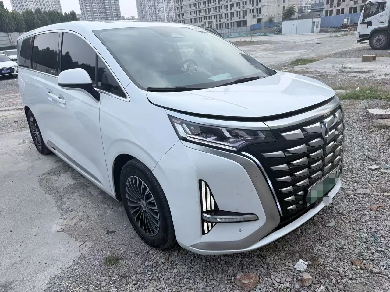 Denza 2022 Denza D9 DM-i 1.5T Stepless 970 Four-wheel Drive Honorable Automatic Gear 2