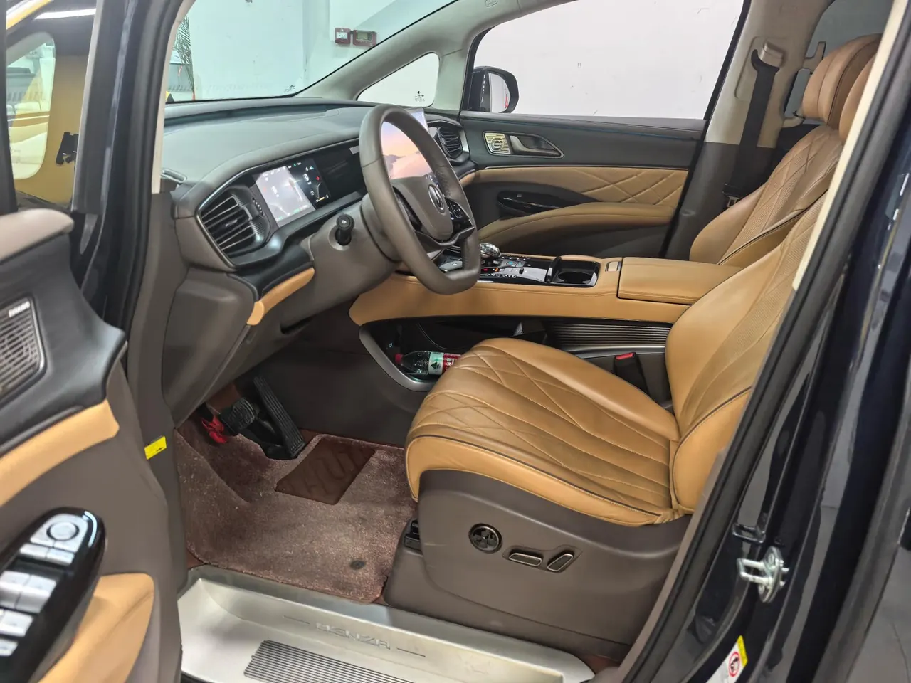 Denza 2022 Denza D9 DM-i 1.5T stepless 970 four-wheel drive flagship automatic gear 2