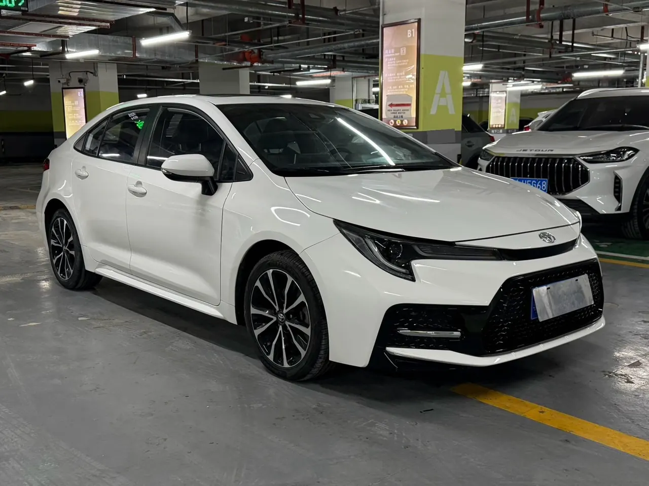 Toyota 2022 Lei Ling 1.2T Stepless 185T Sports Edition Automatic Gear 2