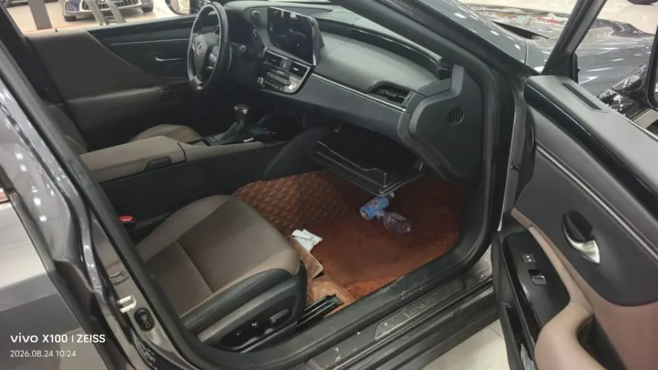 Lexus ES (Imported) 2022 ES300h 2.5 Stepless Premium Edition Automatic Gear 5
