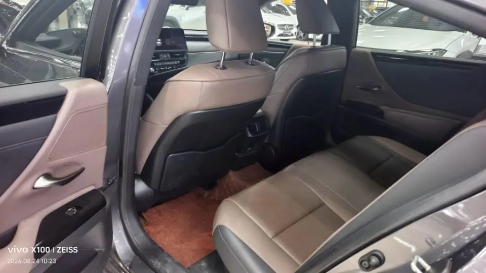 Lexus ES (Imported) 2022 ES300h 2.5 Stepless Premium Edition Automatic Gear 6