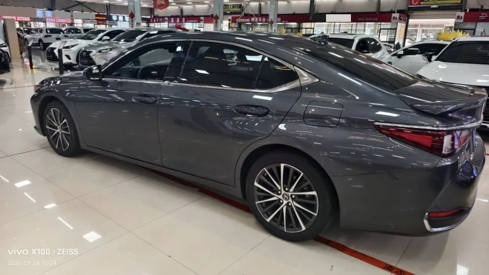 Lexus ES (Imported) 2022 ES300h 2.5 Stepless Premium Edition Automatic Gear 8