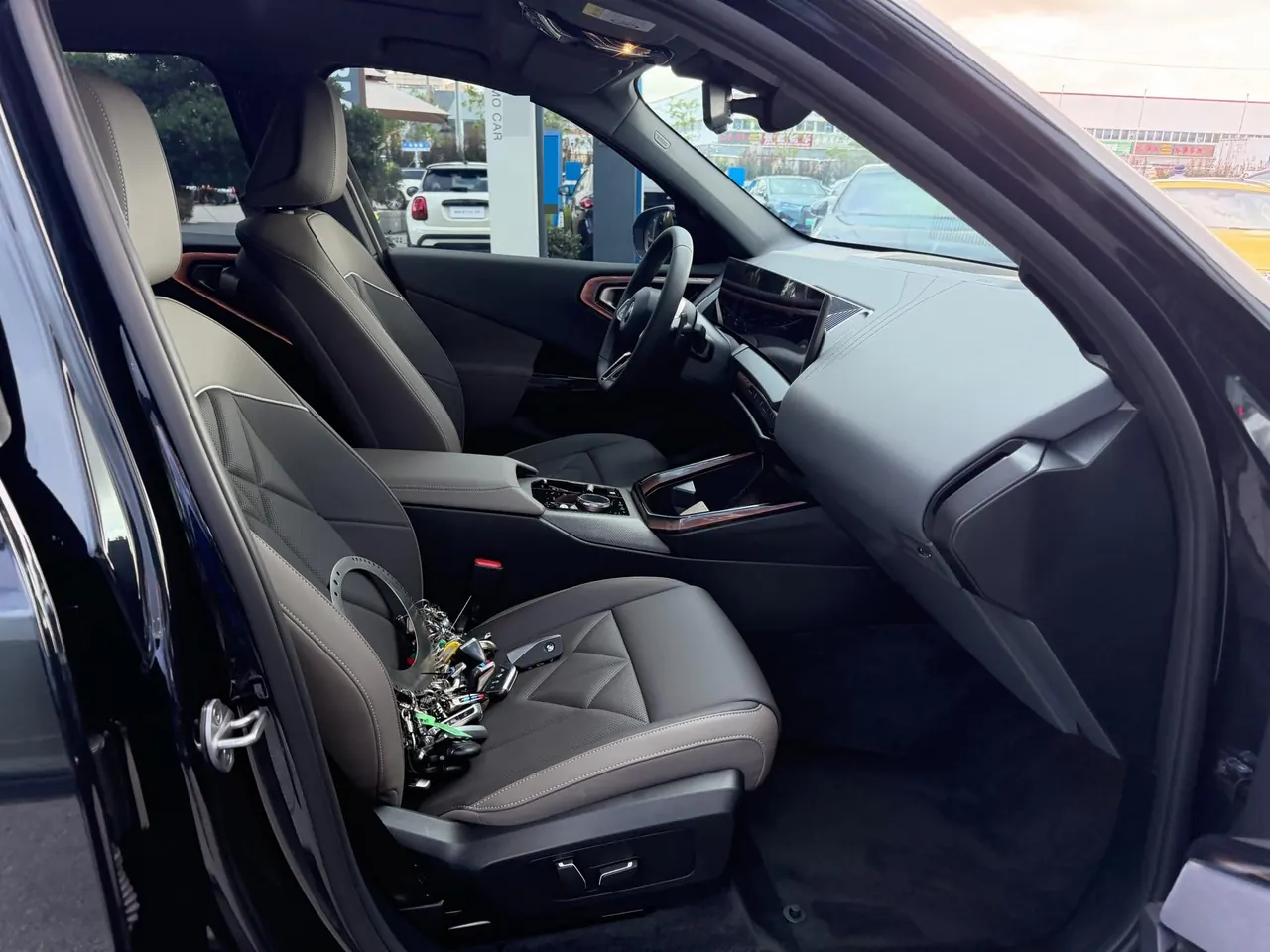 BMW 2026 X3 xDrive25L 2.0T M sports obsidian night suit automatic gear 11