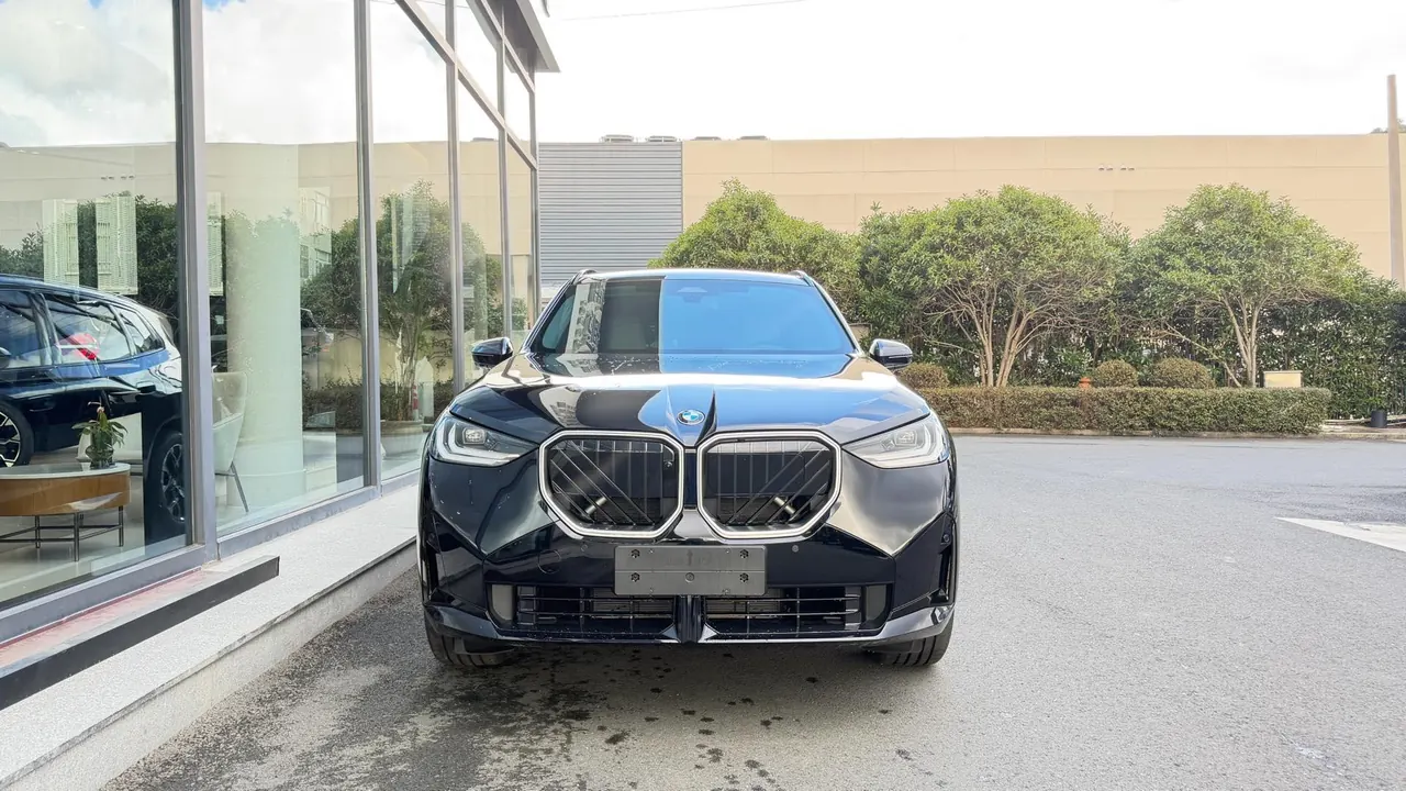 BMW 2026 X3 xDrive25L 2.0T M sports obsidian night suit automatic gear 2