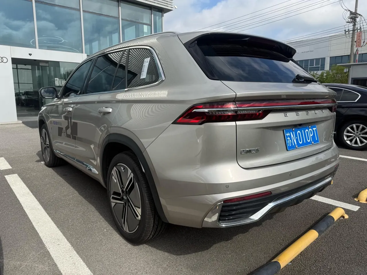 Geely 2026 XingyueL (Monjaro) I-HEV 1.5T Zhiqing Hybrid Star Han Edition Automatic Gear 7
