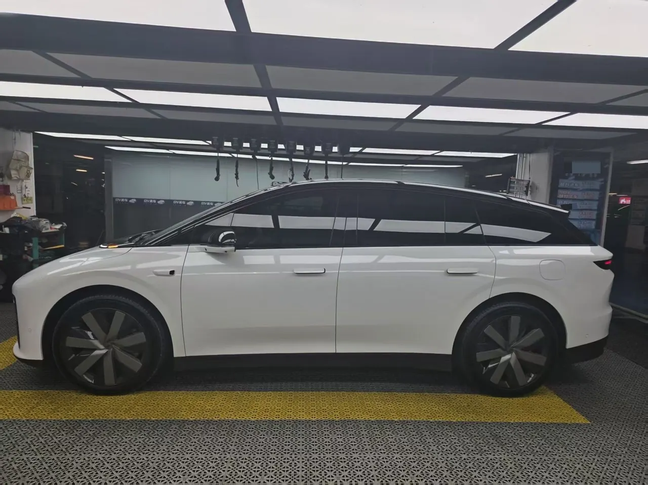 Li 2025 i6 four-wheel drive basic automatic transmission 2
