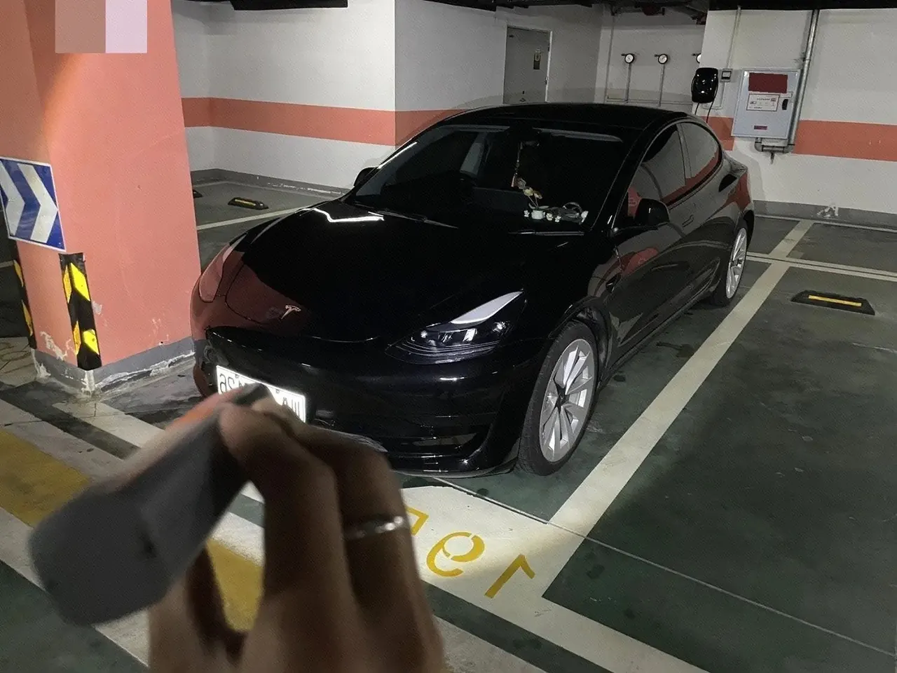Open image lightbox: Tesla 2022 Model 3 rear-wheel drive version of automatic transmission