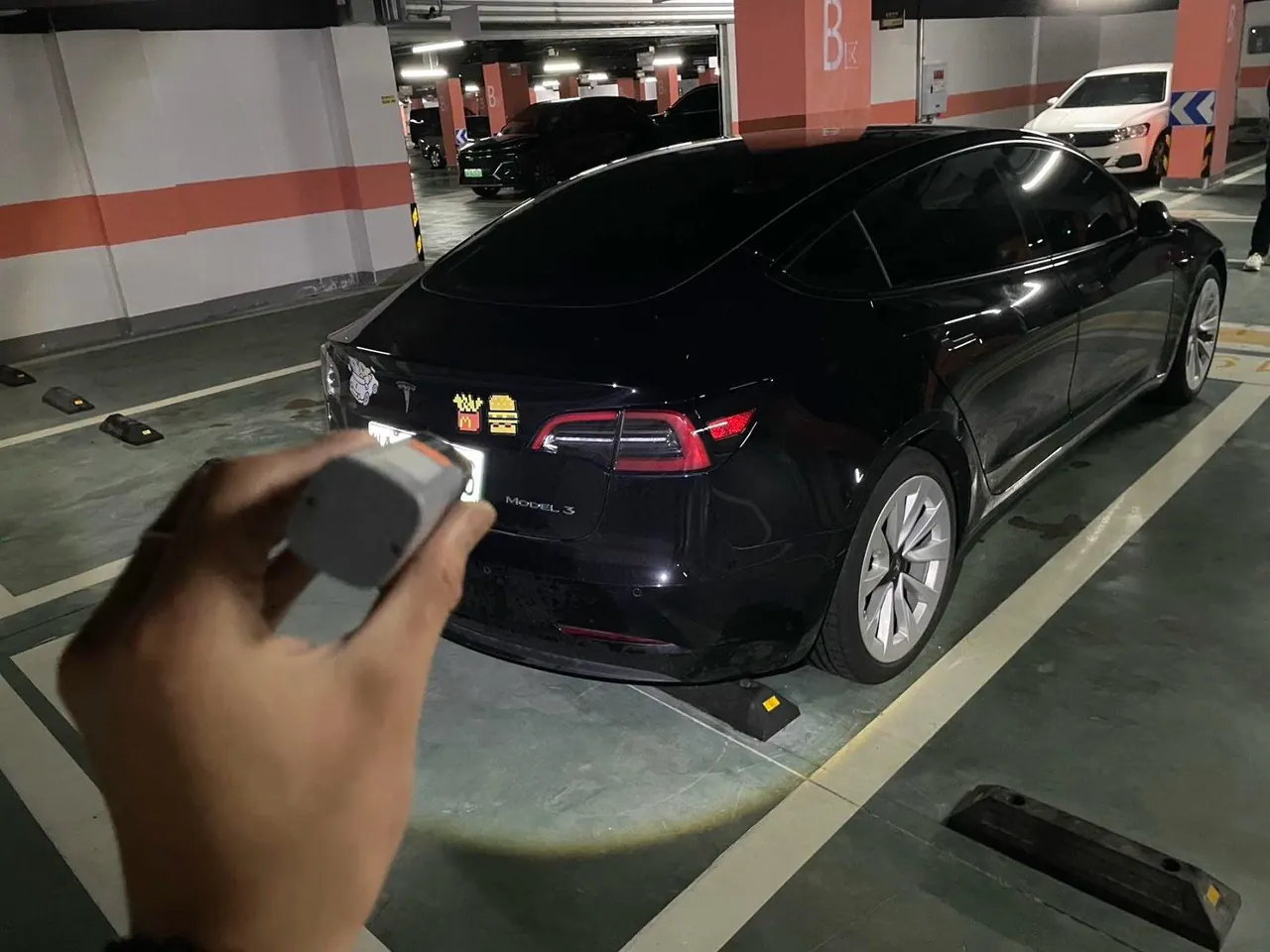 Tesla 2022 Model 3 rear-wheel drive version of automatic transmission 5