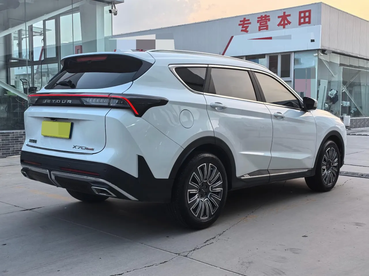 Jetour 2025 X70 PLUS 1.5T Deluxe Edition 5-seat Automatic Gear 12