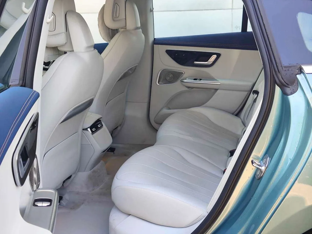 Mercedes Benz 2025 EQE 500 4MATIC EQE 500 4MATIC Deluxe Edition Automatic Gear 6