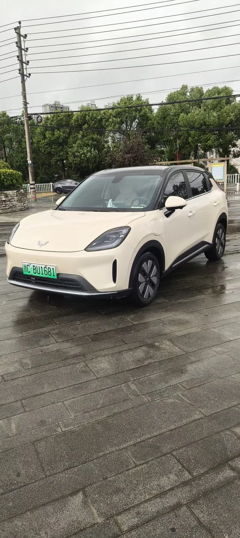 Open image lightbox: WuLing 2025 Plantronics S 325km Exclusive Automatic Transmission