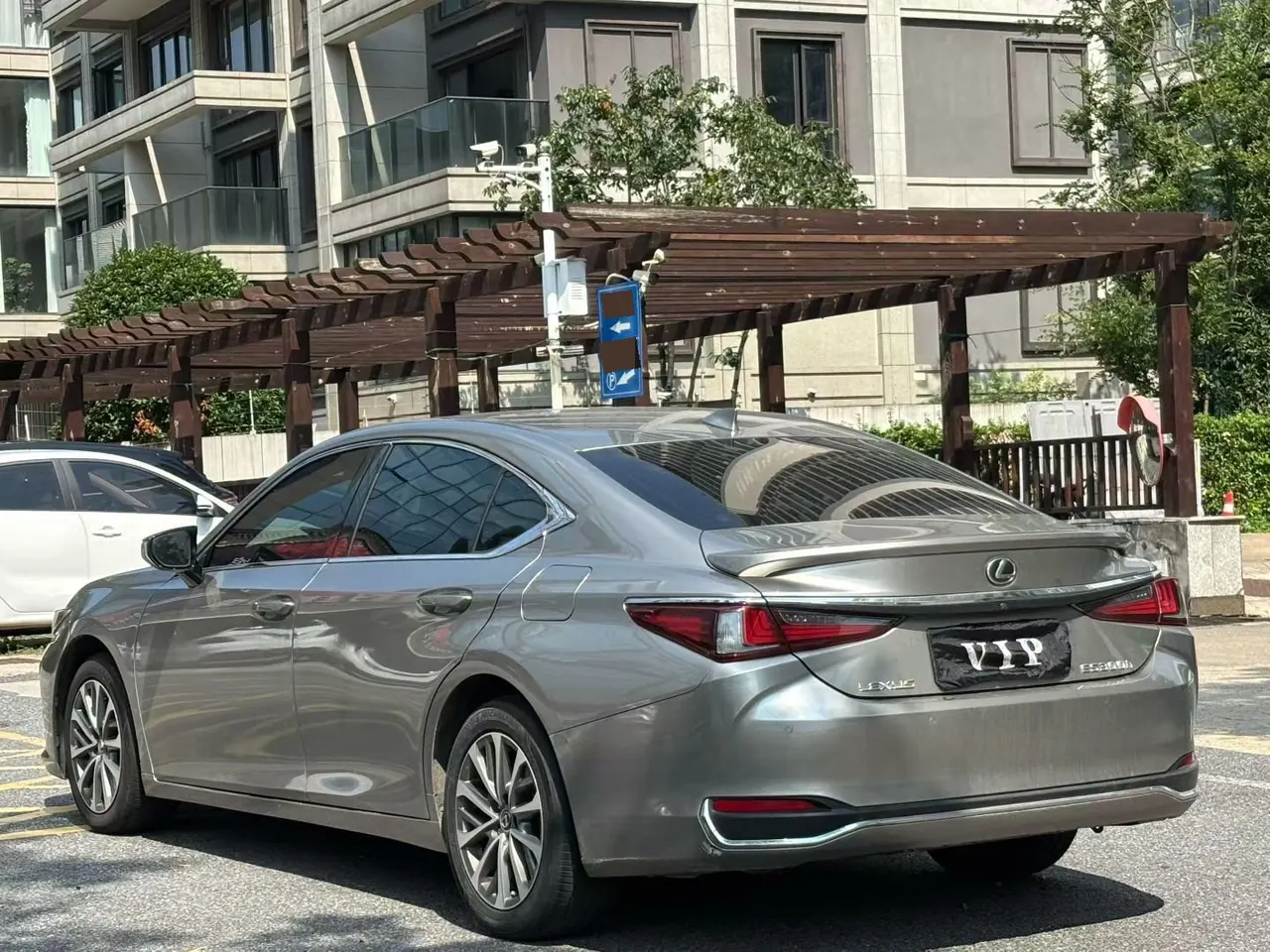 Lexus ES (Imported) 2022 ES300h 2.5 Stepless Excellence Edition Automatic Gear 9