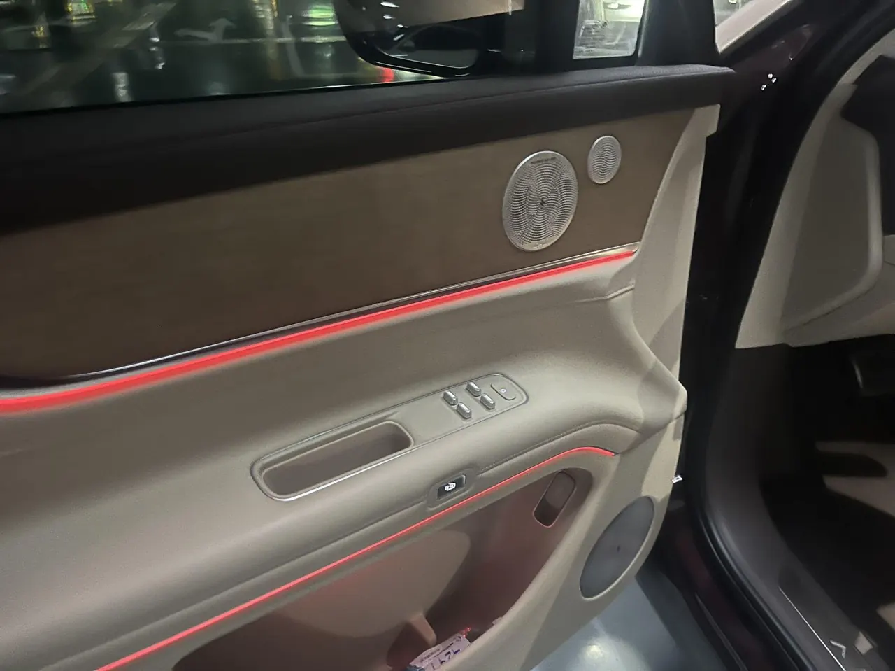 AITO 2025 AITO M9 extended range Ultra version 52kWh6 seat version automatic gear 5
