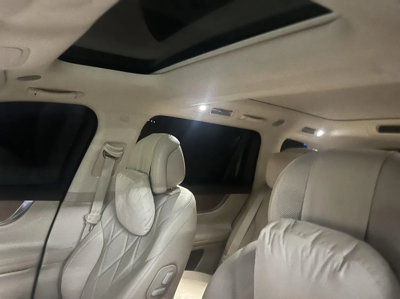 AITO 2025 AITO M9 extended range Ultra version 52kWh6 seat version automatic gear 8