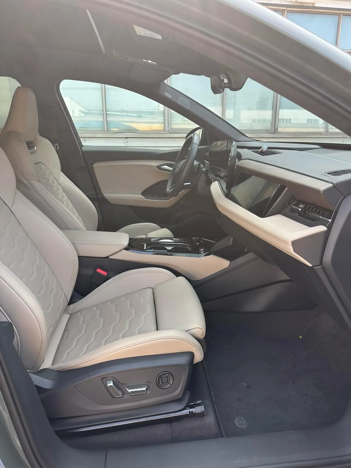 Audi 2026 Q6L Sportback e-tron Starts Pilot Edition Automatic Gear 4