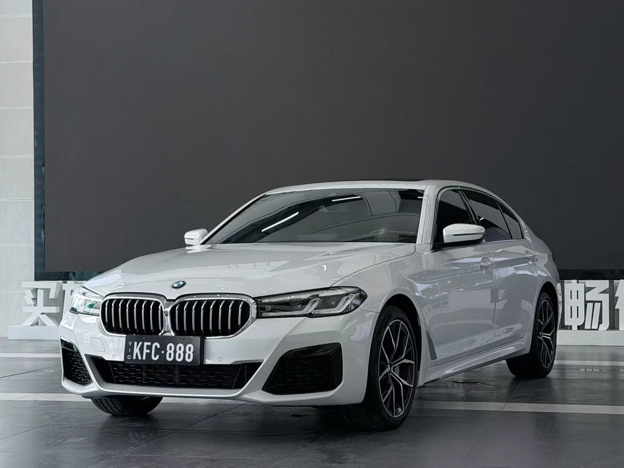 打开图片灯箱:BMW 5 Series 2023 530Li 2.0T Exclusive M Sports Suit (Modified) Automatic Gear