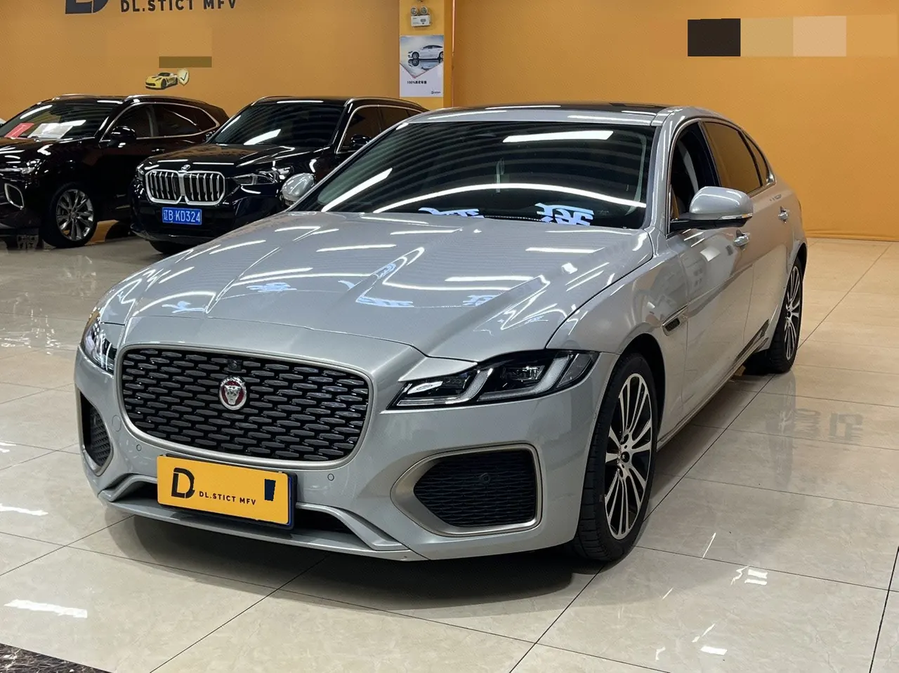 打开图片灯箱:Jaguar 2024 XFL 2.0T P 12500.00g Drive Enjoy Deluxe Edition Automatic Gear