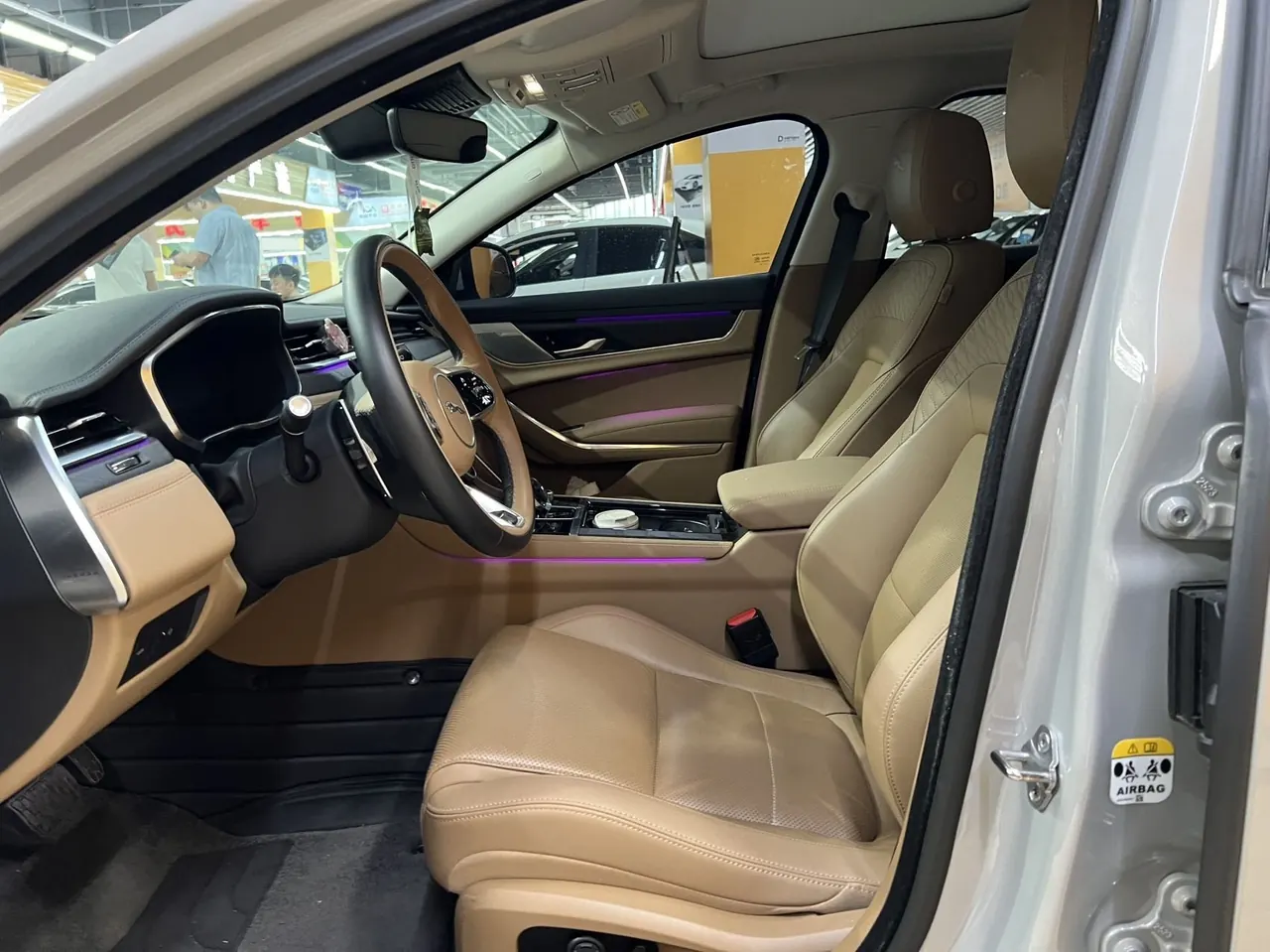 Jaguar 2024 XFL 2.0T P 12500.00g Drive Enjoy Deluxe Edition Automatic Gear 3