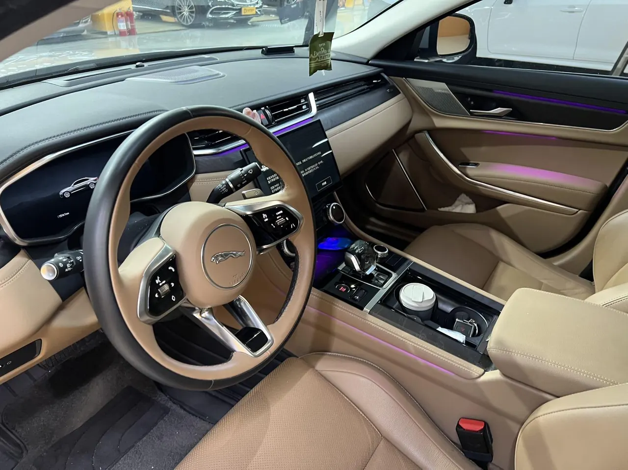 Jaguar 2024 XFL 2.0T P 12500.00g Drive Enjoy Deluxe Edition Automatic Gear 4