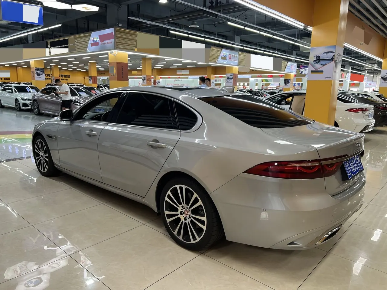 Jaguar 2024 XFL 2.0T P 12500.00g Drive Enjoy Deluxe Edition Automatic Gear 6