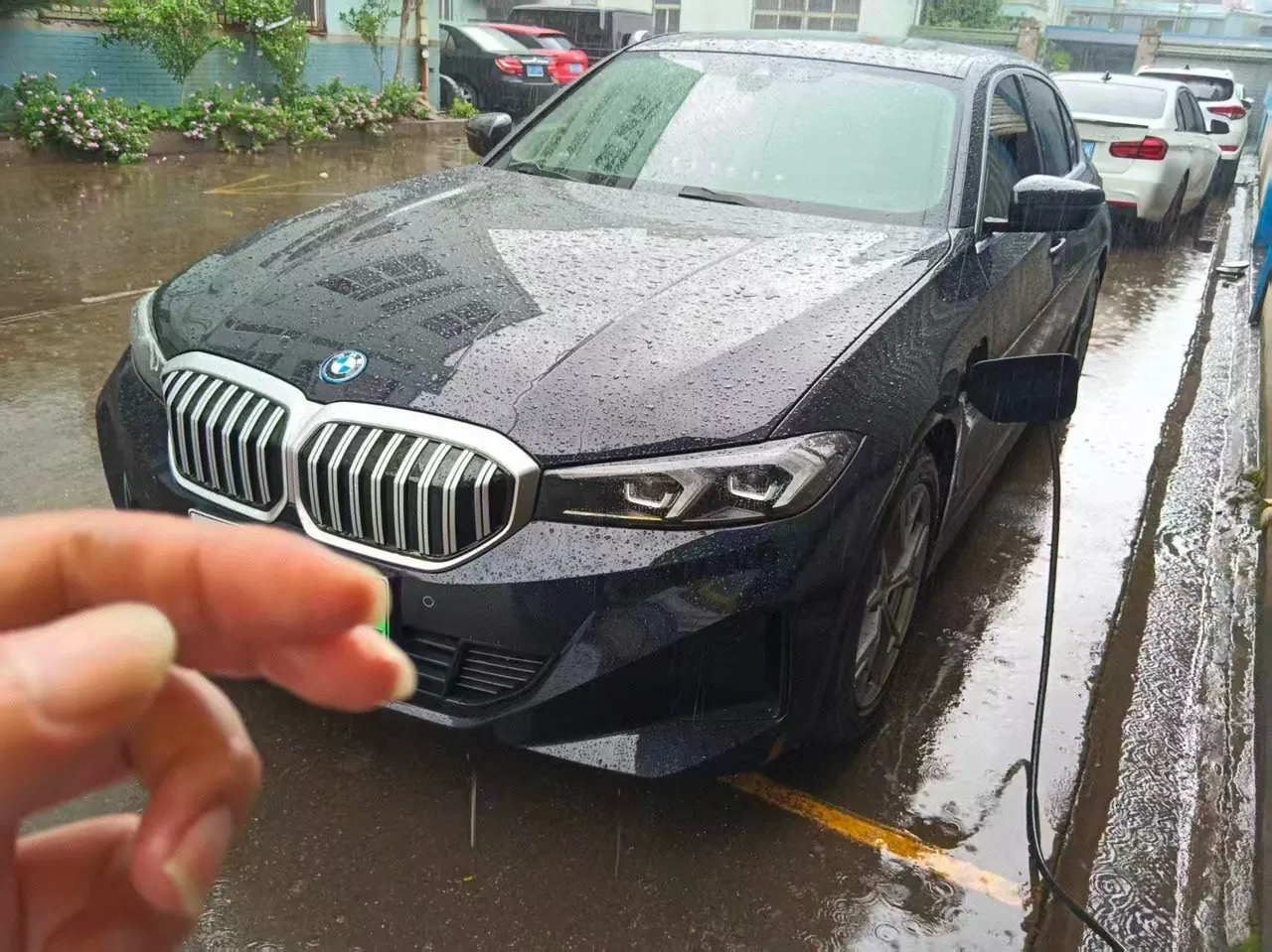 Open image lightbox: BMW 2024 i3 eDrive 40 L obsidian night suit automatic gear