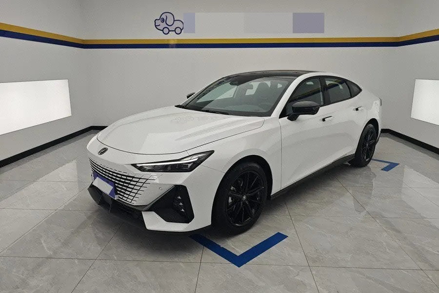 Open image lightbox: ChangAn 2024 UNI-V 1.5T High Energy Edition Automatic Gear