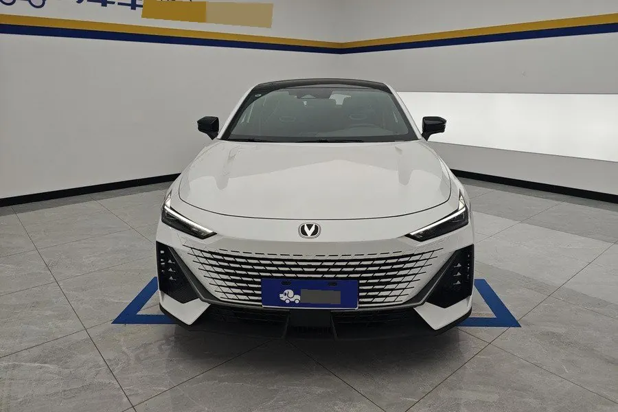 ChangAn 2024 UNI-V 1.5T High Energy Edition Automatic Gear 2