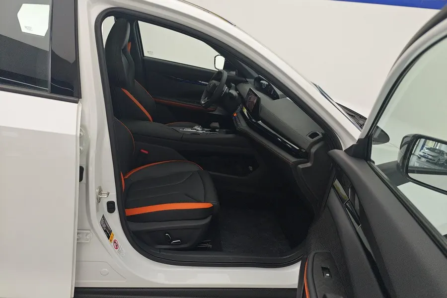 ChangAn 2024 UNI-V 1.5T High Energy Edition Automatic Gear 7