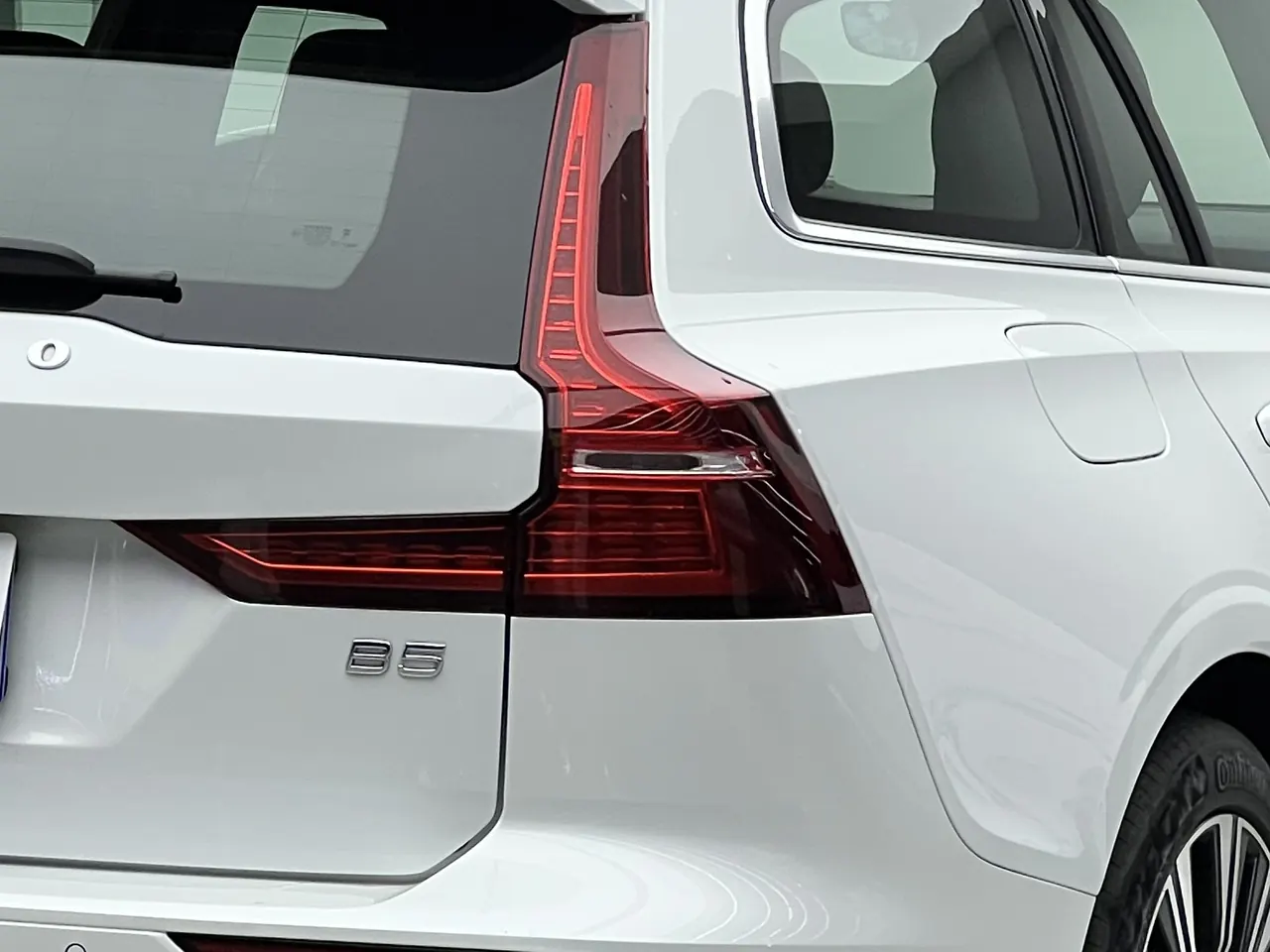 Volvo V60 (Imported) 2024 V60 48V 2.0T B5 Zhiyuan Sports Edition Automatic Gear 10
