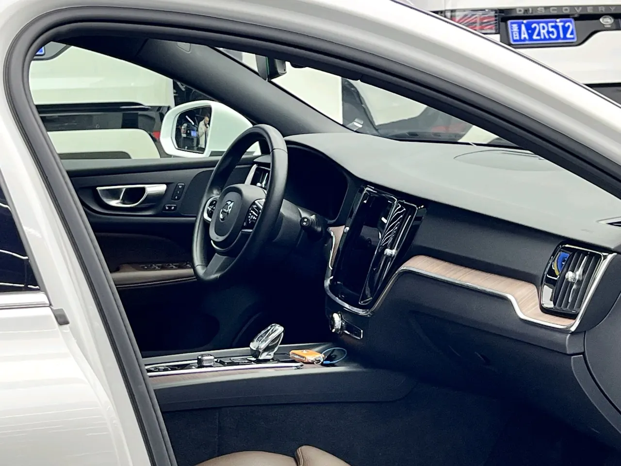 Volvo V60 (Imported) 2024 V60 48V 2.0T B5 Zhiyuan Sports Edition Automatic Gear 7
