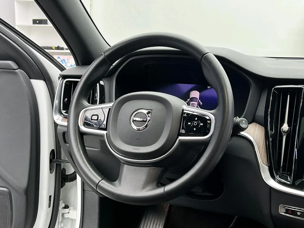 Volvo V60 (Imported) 2024 V60 48V 2.0T B5 Zhiyuan Sports Edition Automatic Gear 9