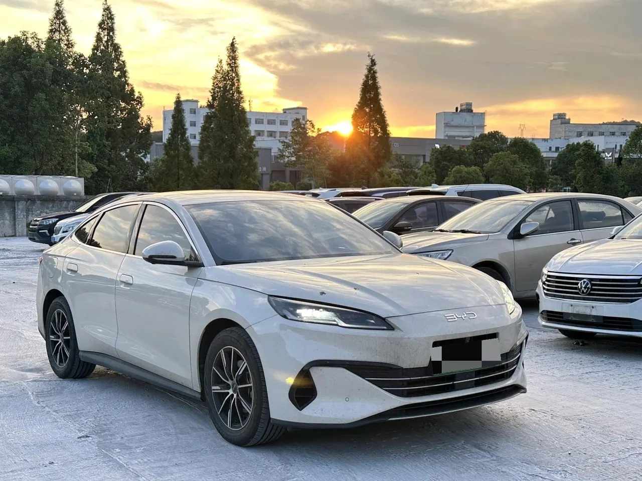BYD 2024 Seal 06 DM-i 1.5 Stepless 120KM Honorable Automatic Gear 3