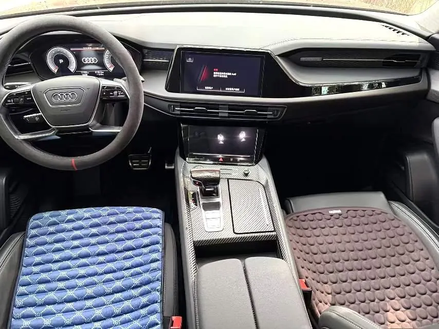 Audi 2024 Q6 2.0TFSI 45TFSI Quattro Black Samurai Edition 6-seat Automatic Gear 5