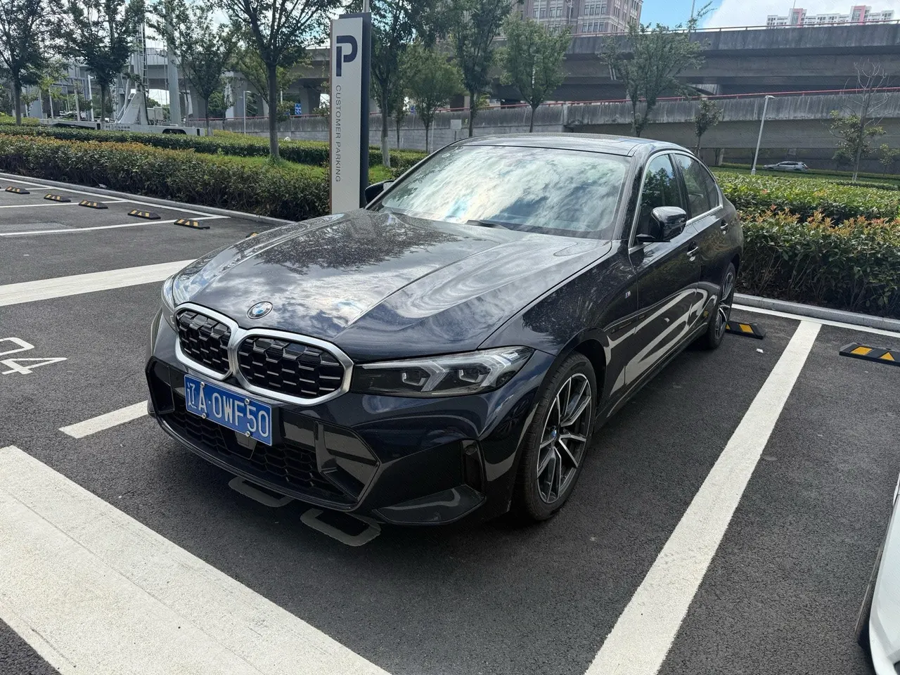 Open image lightbox: BMW 3 Series 2025 model 325i 2.0T M Sport Package automatic transmission