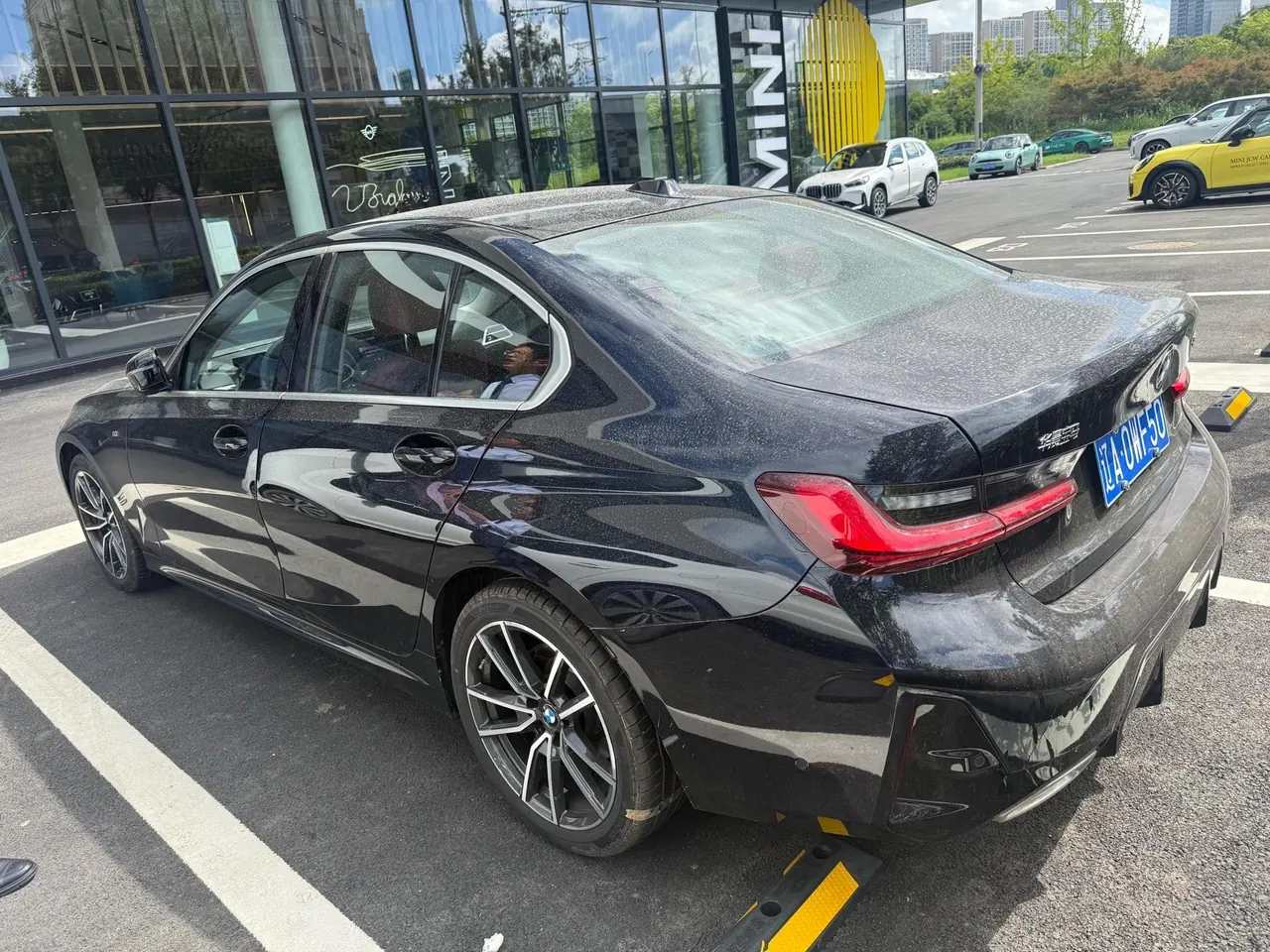 BMW 3 Series 2025 model 325i 2.0T M Sport Package automatic transmission 4