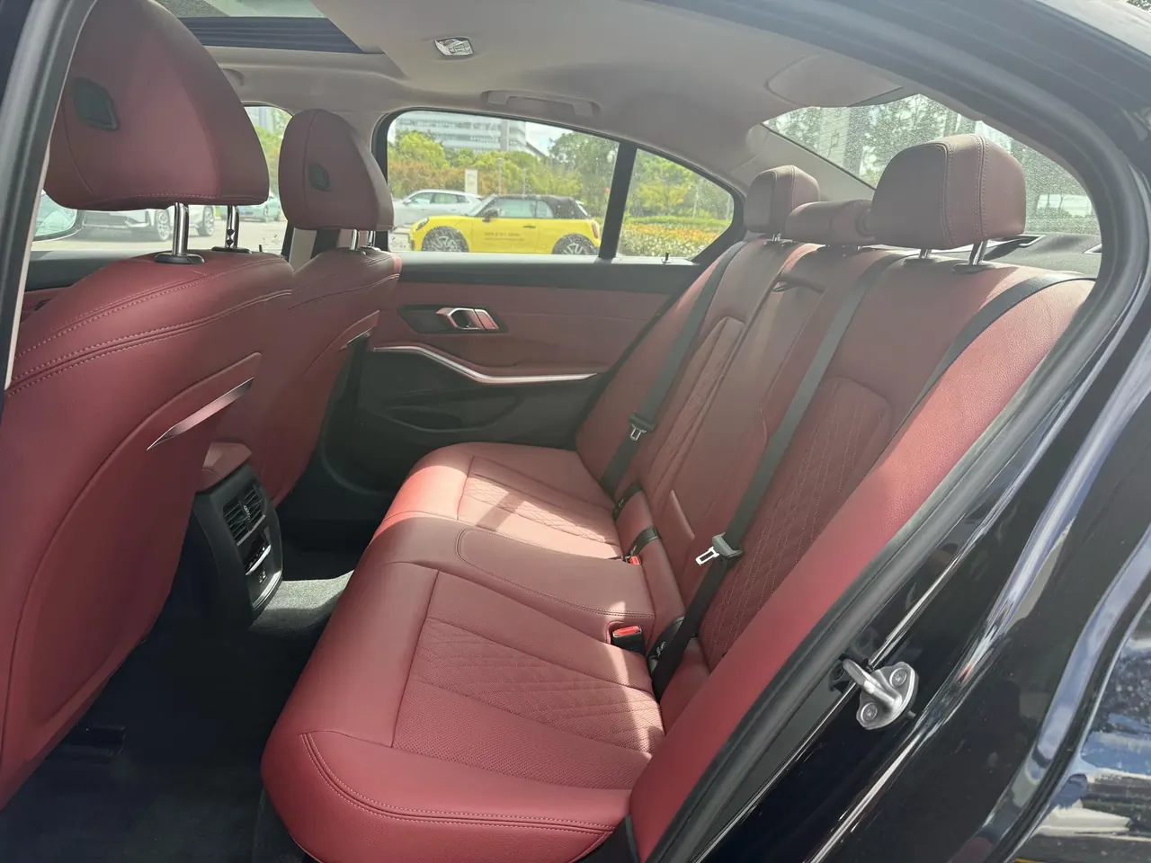 BMW 3 Series 2025 model 325i 2.0T M Sport Package automatic transmission 7
