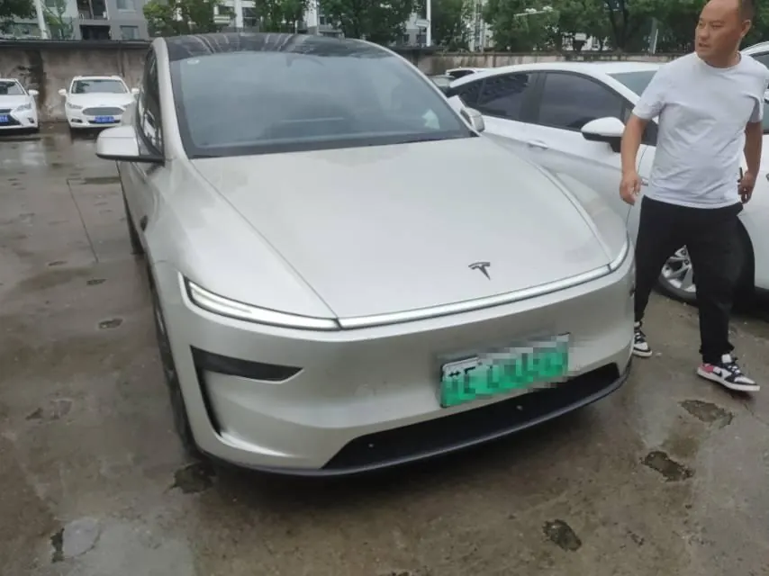 Tesla 2025 Model Y L Long Endurance All-Wheel Drive Automatic Transmission 2