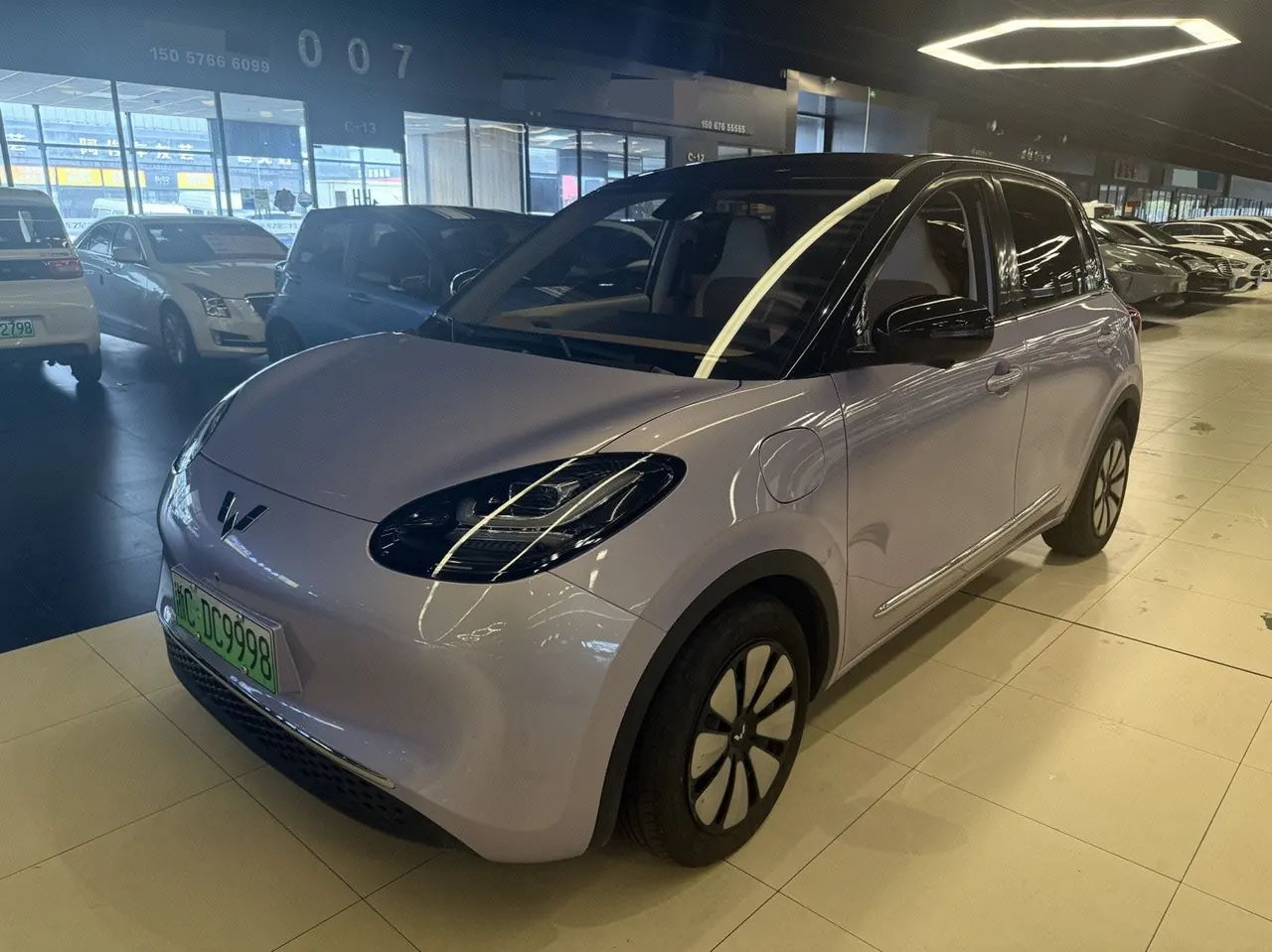 Open image lightbox: WuLing 2025 Plantronics 410km LingBox Exclusive Automatic Transmission