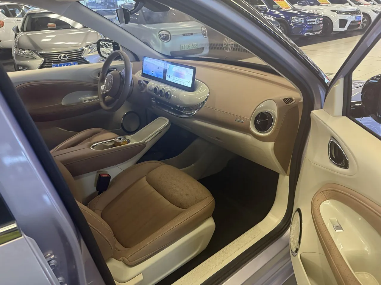 WuLing 2025 Plantronics 410km LingBox Exclusive Automatic Transmission 4