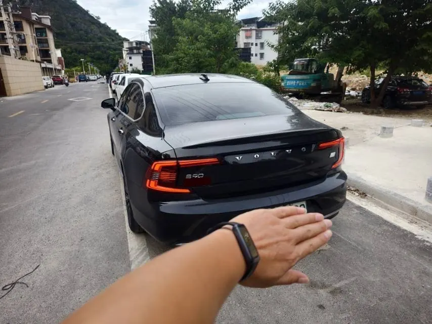Volvo S90 New Energy 2020 S90 PHEV 2.0T T8 Zhiyi Deluxe Automatic Gear 5